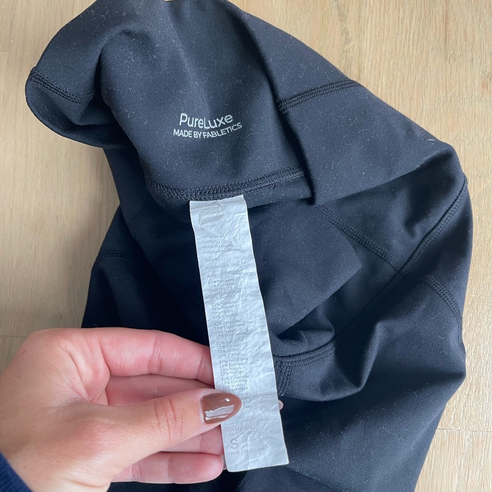 Fabletics biker shorts - Picture 3 of 3